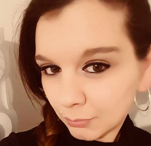 Bonjour les CB sur pattes, Je suis une findom qui recherche des larves et MS pour du sérieux en virtuel et réel. Réel : remise d'enveloppe en main propre, dépouille au DAB. Lécher mes talons jusqu'a brillance absolue! Ballbusting, crachats, insultes plus bas que terre !!